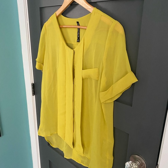 New! W118 by walker baker chartreuse blouse size S - Picture 6 of 8